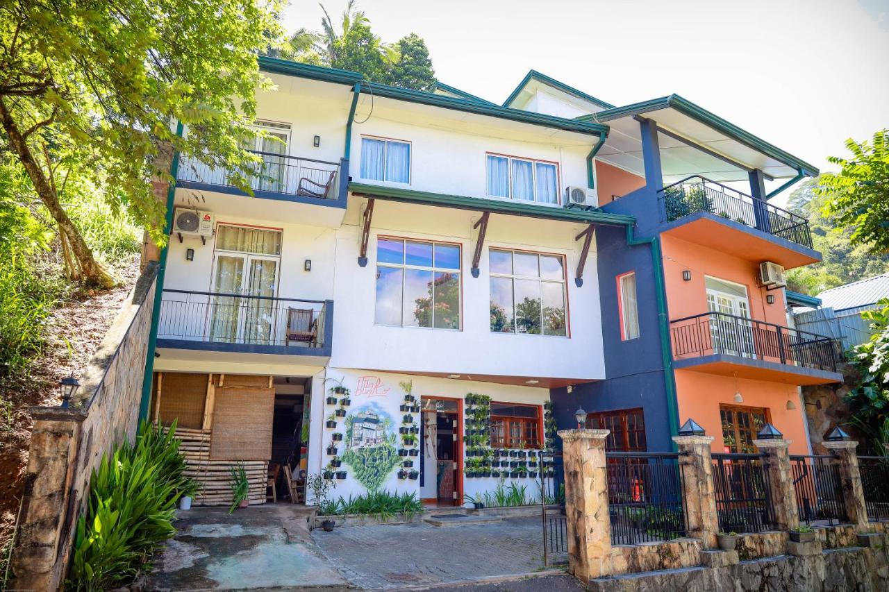 Funk Bunk - Mount View Lodge Канди Екстериор снимка